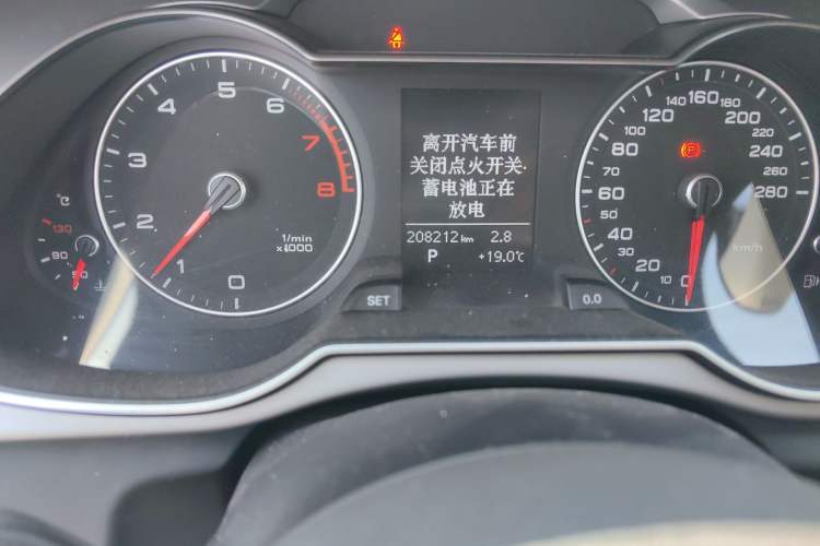 Used Audi A4L 2013 35 TFSI Automatic Standard Model Odometer Close Up