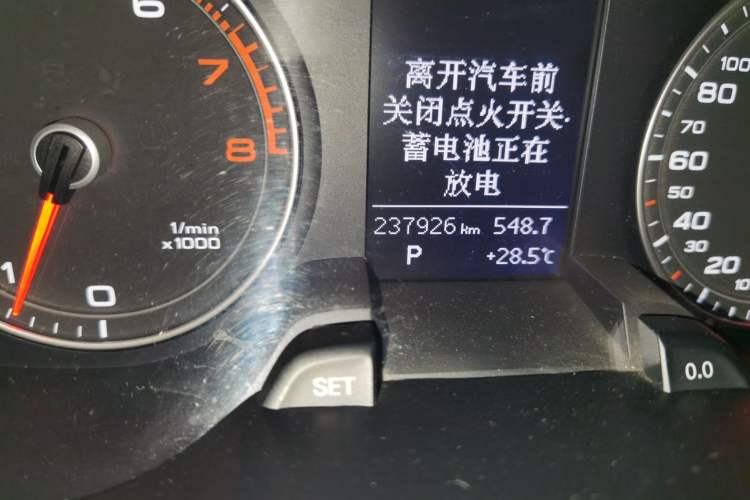 Used Audi A4L 2013 35 TFSI Automatic Standard Model Odometer Close Up