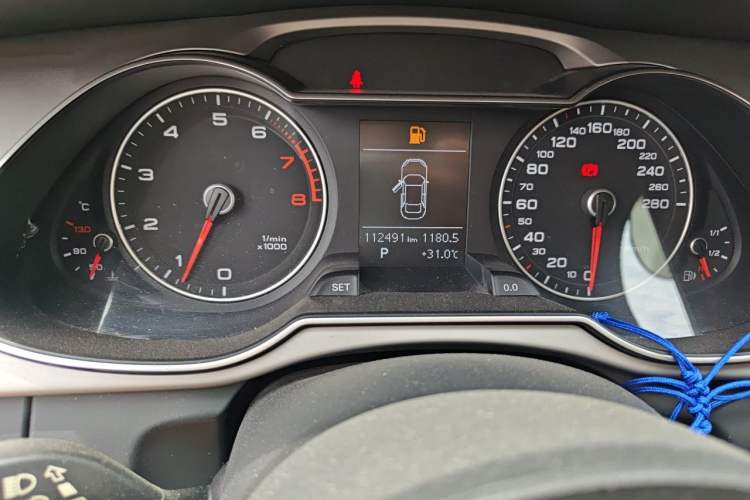 Used Audi A4L 2013 35 TFSI Automatic Comfort Model Odometer Close Up