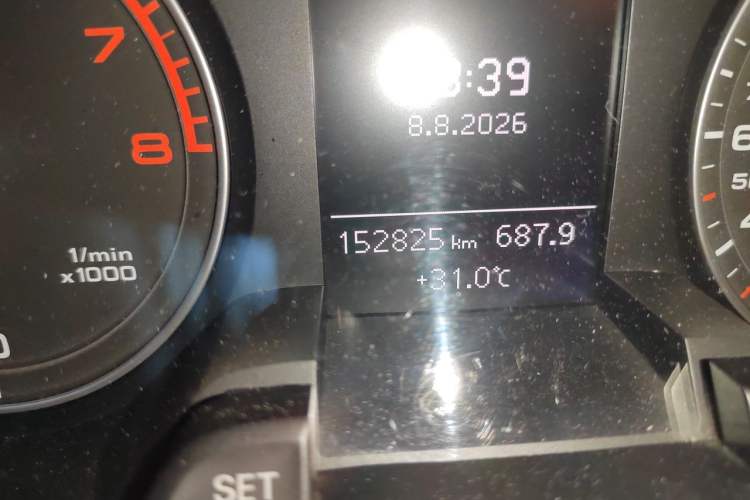 Used Audi A4L 2013 35 TFSI Automatic Comfort Model Odometer Close Up