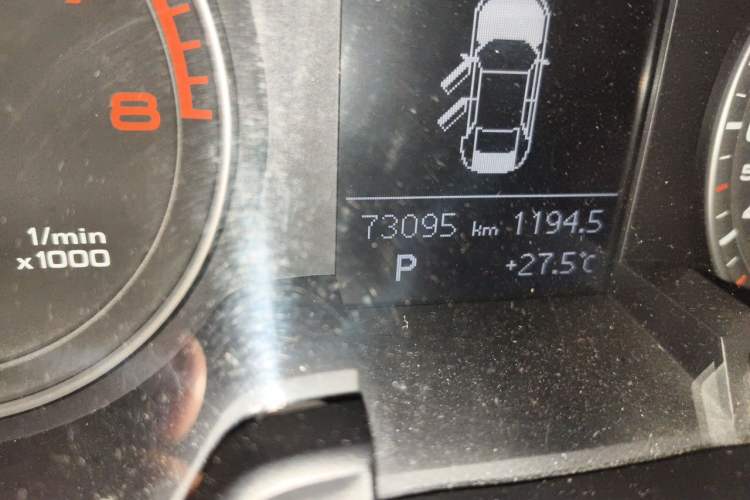Used Audi A4L 2013 35 TFSI Automatic Standard Model Odometer Close Up