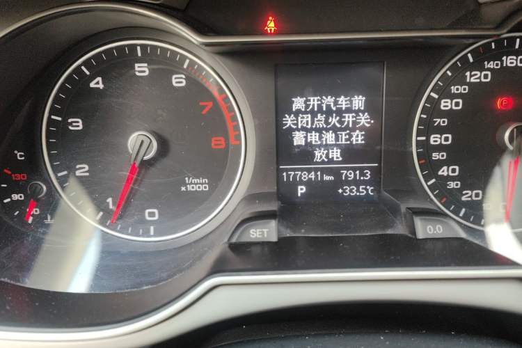 Used Audi A4L 2013 35 TFSI Automatic Comfort Model Odometer Close Up
