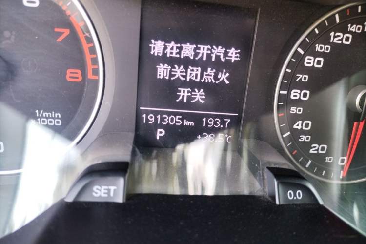 Used Audi A4L 2013 35 TFSI Automatic Standard Model Odometer Close Up