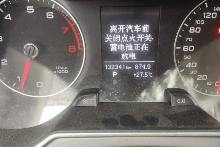 Used Audi A4L 2013 35 TFSI Automatic Standard Model Odometer Close Up