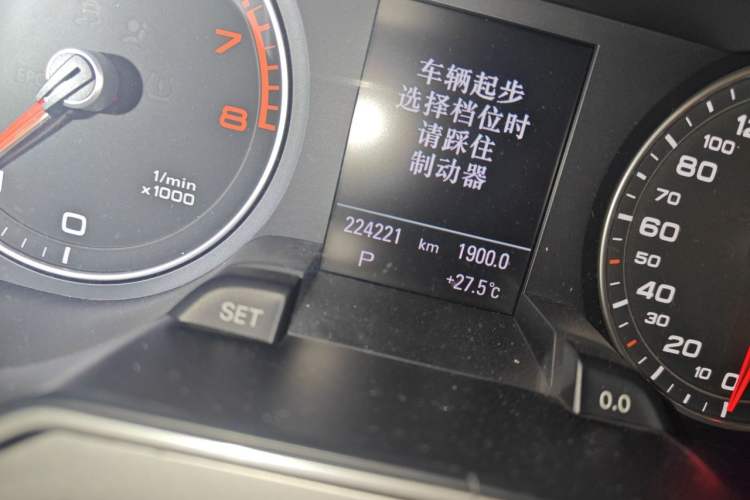 Used Audi A4L 2013 35 TFSI Automatic Technology Edition Odometer Close Up