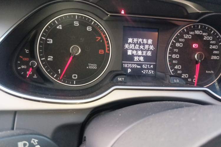 Used Audi A4L 2013 35 TFSI Automatic Standard Model Odometer Close Up