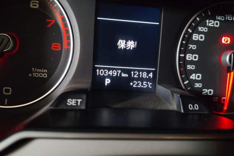Used Audi A4L 2013 35 TFSI Automatic Standard Model Odometer Close Up