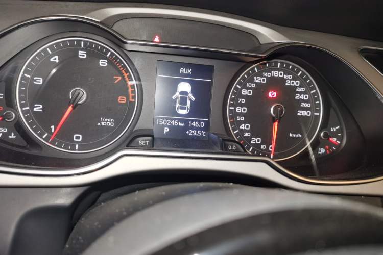 Used Audi A4L 2013 40 TFSI quattro Individual Sport Edition Odometer Close Up