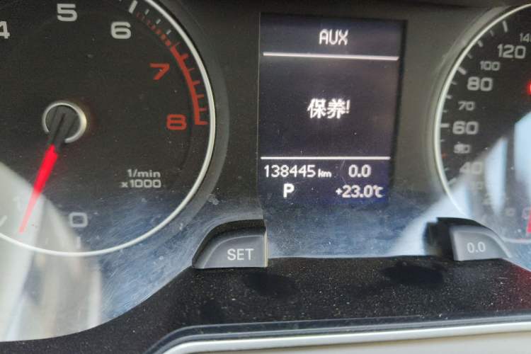 Used Audi A4L 2013 35 TFSI Automatic Standard Model Odometer Close Up