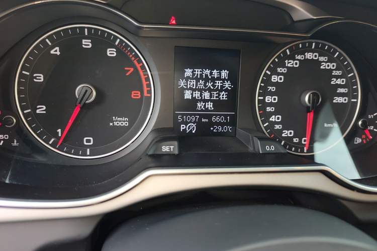 Used Audi A4L 2013 35 TFSI Automatic Standard Model Odometer Close Up