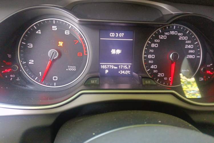 Used Audi A4L 2013 35 TFSI Automatic Standard Model Odometer Close Up