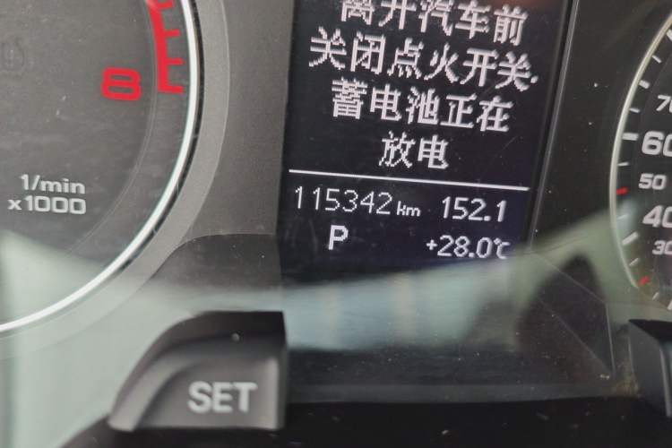 Used Audi A4L 2013 40 TFSI quattro Individual Sport Edition Odometer Close Up