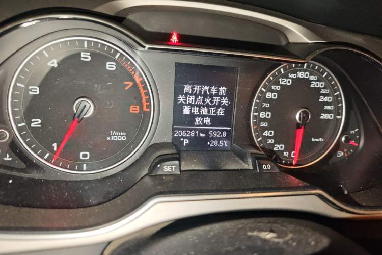 Used Audi A4L 2013 35 TFSI Automatic Standard Model Odometer Close Up