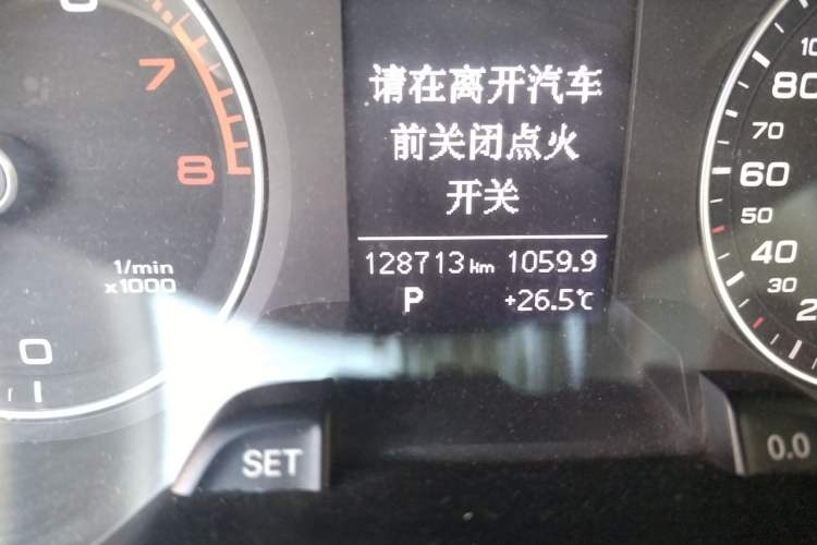 Used Audi A4L 2013 35 TFSI Automatic Standard Model Odometer Close Up
