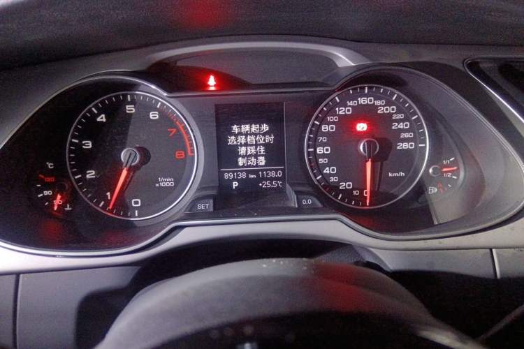 Used Audi A4L 2013 35 TFSI Automatic Comfort Model Odometer Close Up