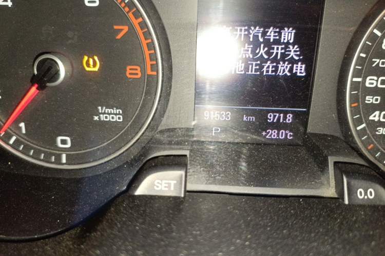 Used Audi A4L 2013 35 TFSI Automatic Standard Model Odometer Close Up