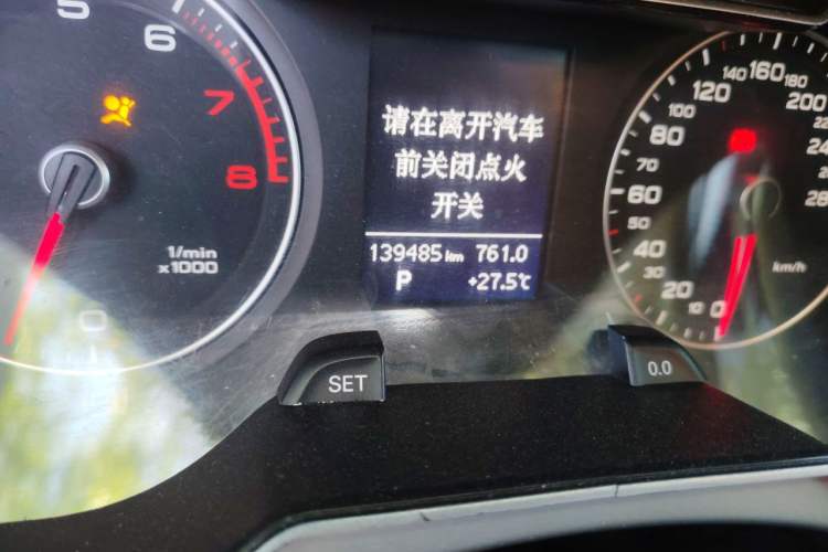 Used Audi A4L 2013 35 TFSI Automatic Comfort Model Odometer Close Up