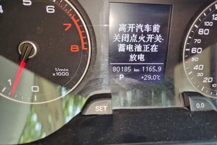 Used Audi A4L 2013 40 TFSI quattro Individual Sport Edition Odometer Close Up