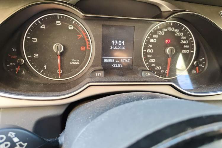 Used Audi A4L 2013 35 TFSI Automatic Standard Model Odometer Close Up
