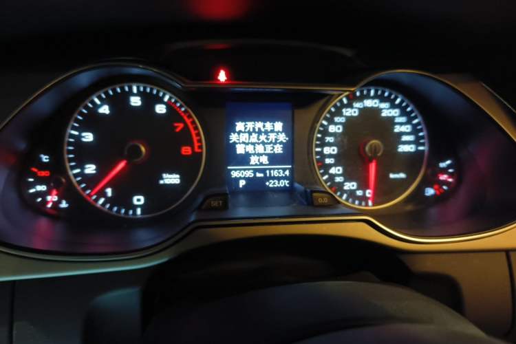 Used Audi A4L 2013 35 TFSI Automatic Standard Model Odometer Close Up