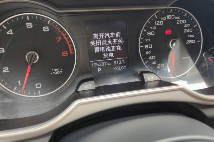 Used Audi A4L 2013 35 TFSI Automatic Standard Model Odometer Close Up