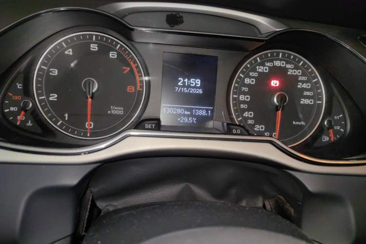 Used Audi A4L 2013 35 TFSI Automatic Standard Model Odometer Close Up