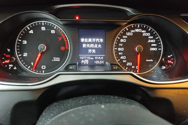 Used Audi A4L 2013 35 TFSI Automatic Standard Model Odometer Close Up