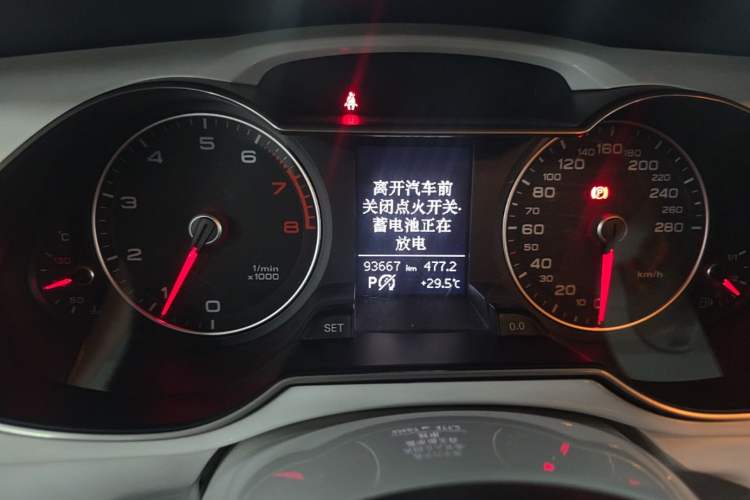 Used Audi A4L 2013 35 TFSI Automatic Standard Model Odometer Close Up