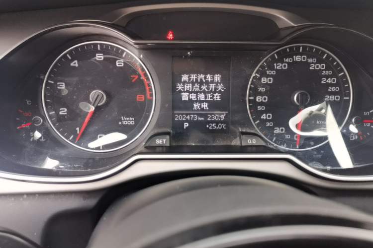 Used Audi A4L 2013 35 TFSI Automatic Standard Model Odometer Close Up