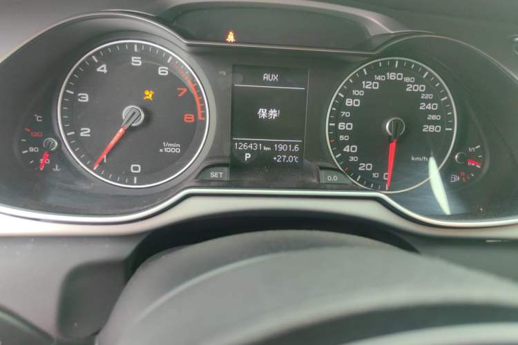 Used Audi A4L 2013 35 TFSI Automatic Standard Model Odometer Close Up
