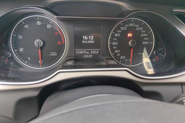 Used Audi A4L 2013 30 TFSI Automatic Comfort Model Odometer Close Up