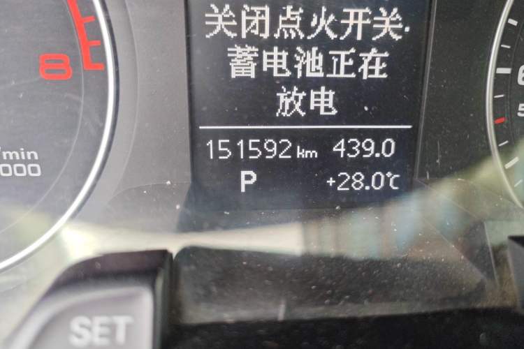 Used Audi A4L 2013 35 TFSI Automatic Standard Model Odometer Close Up