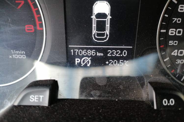 Used Audi A4L 2013 35 TFSI Automatic Comfort Model Odometer Close Up