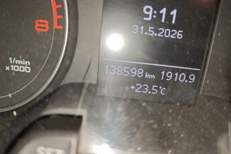Used Audi A4L 2013 30 TFSI Automatic Comfort Model Odometer Close Up