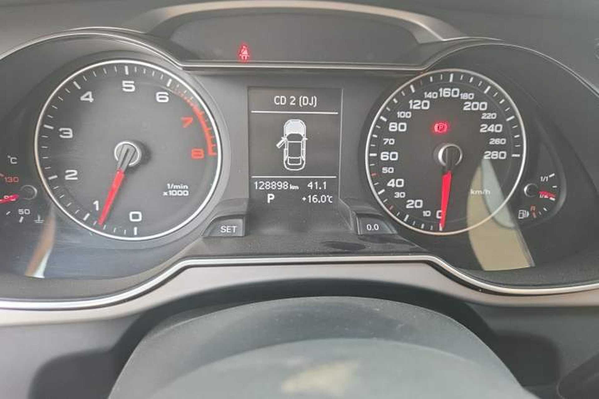 Used Audi A4L 2013 35 TFSI Automatic Standard Model Odometer Close Up