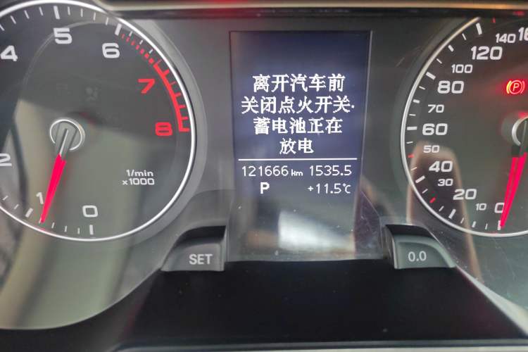 Used Audi A4L 2013 35 TFSI Automatic Standard Model Odometer Close Up