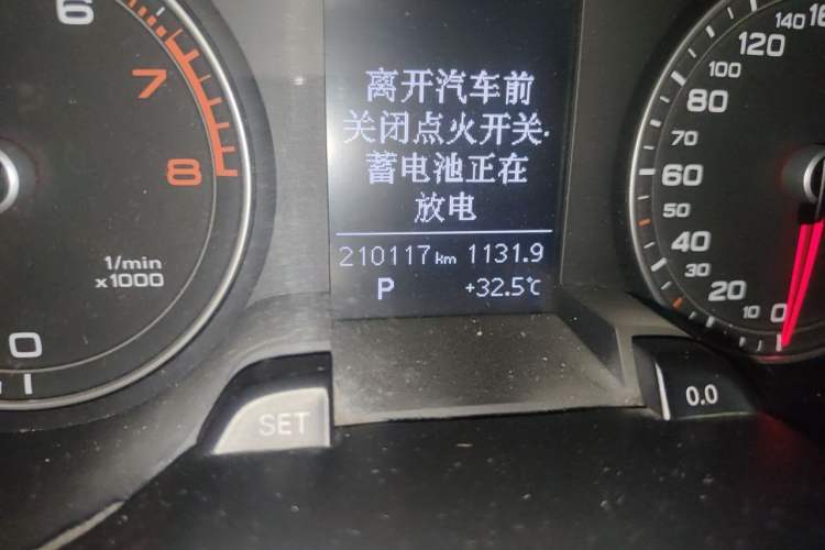 Used Audi A4L 2013 35 TFSI Automatic Standard Model Odometer Close Up
