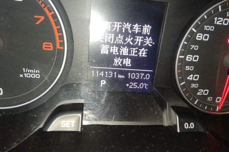 Used Audi A4L 2013 35 TFSI Automatic Standard Model Odometer Close Up