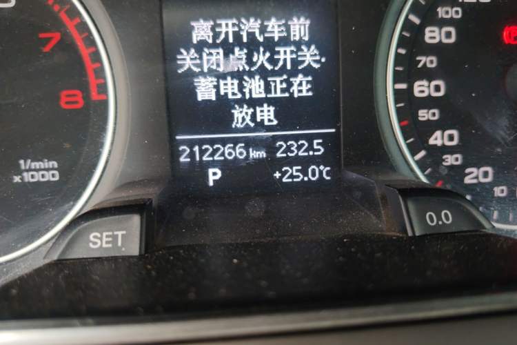 Used Audi A4L 2013 35 TFSI Automatic Standard Model Odometer Close Up