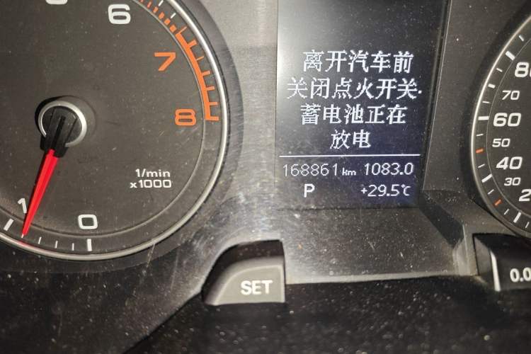 Used Audi A4L 2013 35 TFSI Automatic Standard Model Odometer Close Up