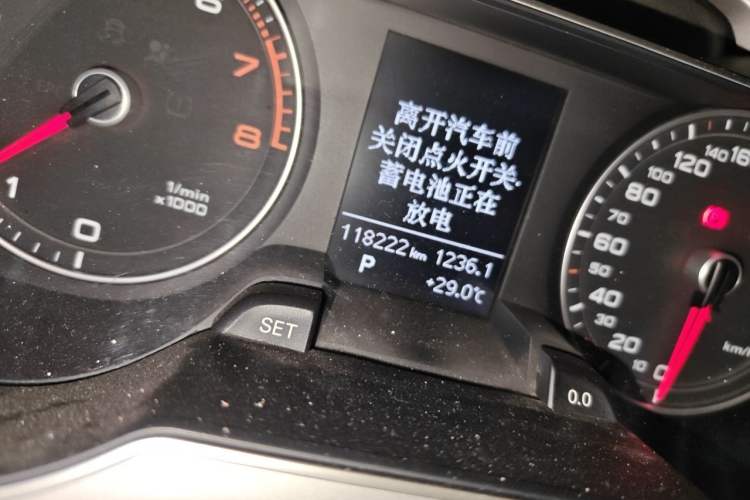 Used Audi A4L 2013 35 TFSI Automatic Standard Model Odometer Close Up