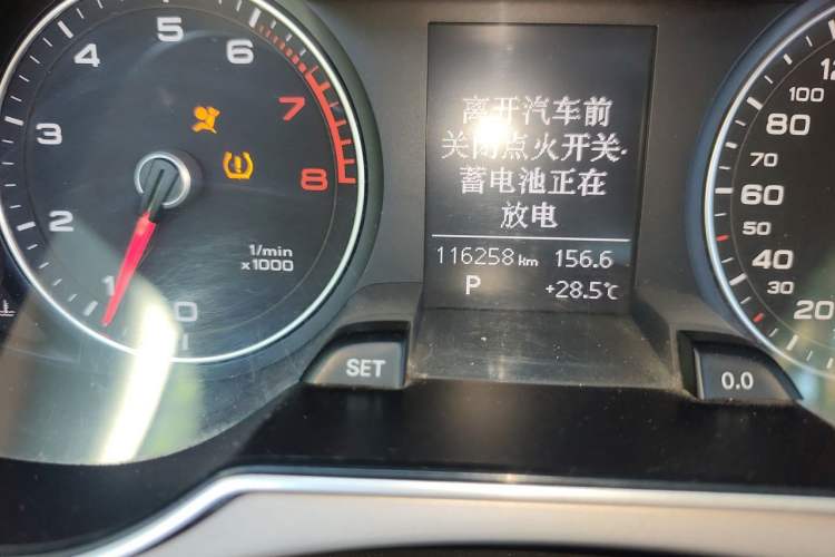 Used Audi A4L 2013 35 TFSI Automatic Standard Model Odometer Close Up