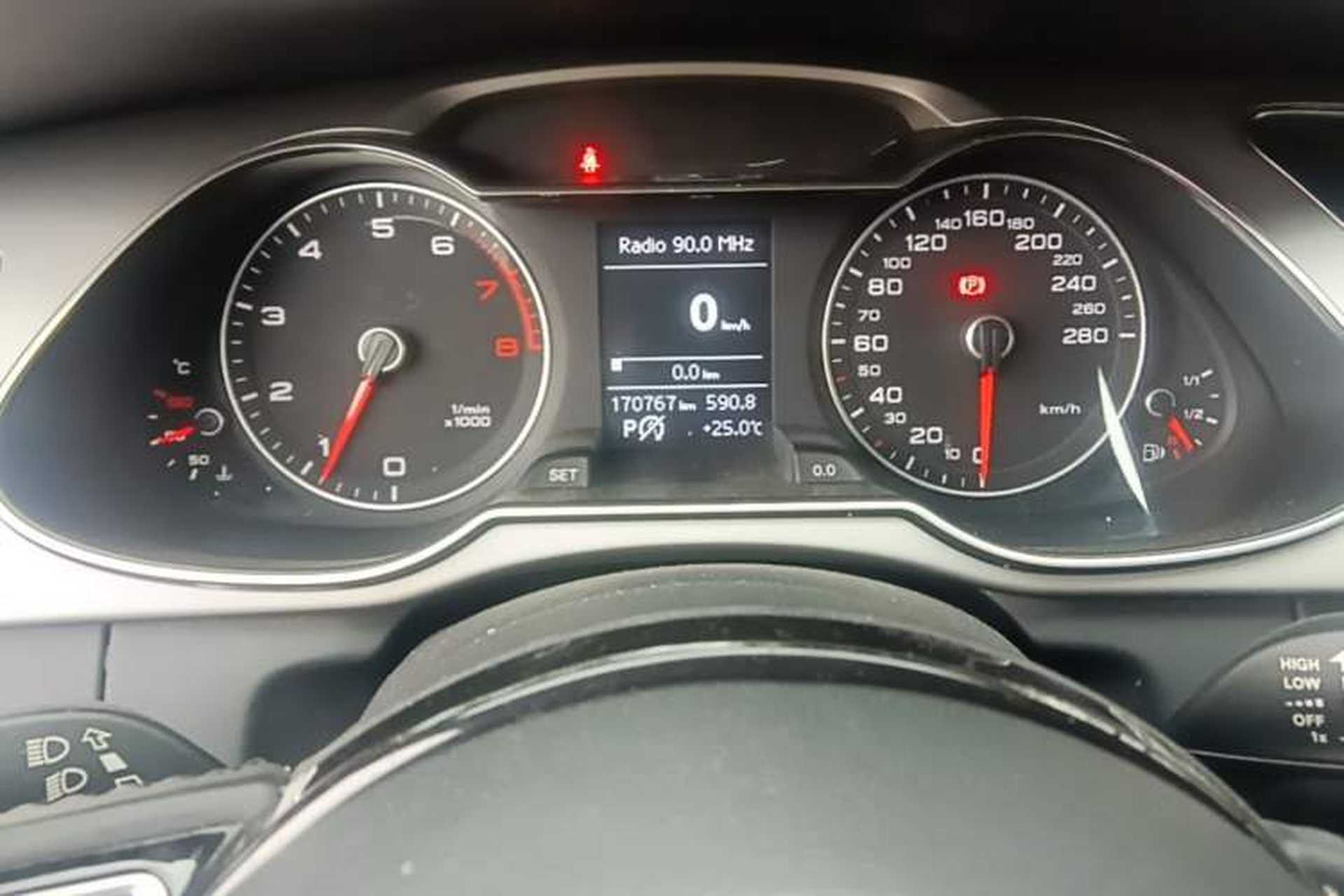 Used Audi A4L 2013 35 TFSI Automatic Standard Model Odometer Close Up