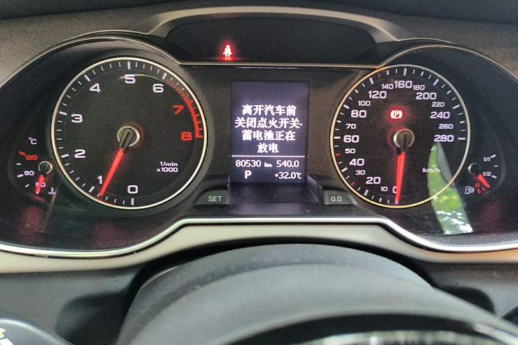 Used Audi A4L 2013 35 TFSI Automatic Standard Model Odometer Close Up