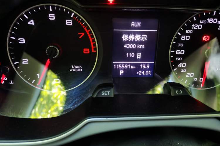 Used Audi A4L 2013 35 TFSI Automatic Standard Model Odometer Close Up