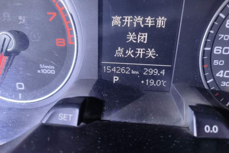 Used Audi A4L 2013 35 TFSI Automatic Comfort Model Odometer Close Up