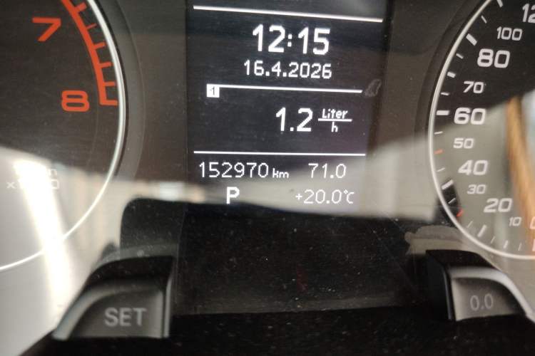 Used Audi A4L 2013 35 TFSI Automatic Comfort Model Odometer Close Up