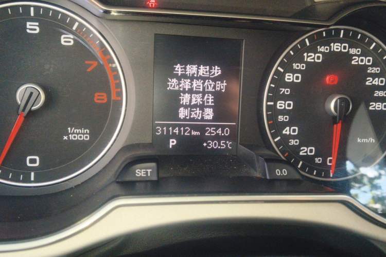 Used Audi A4L 2013 35 TFSI Automatic Standard Model Odometer Close Up