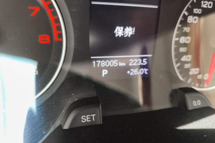Used Audi A4L 2013 35 TFSI Automatic Standard Model Odometer Close Up