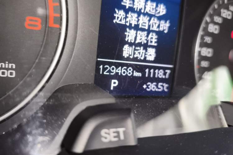 Used Audi A4L 2013 35 TFSI Automatic Standard Model Odometer Close Up